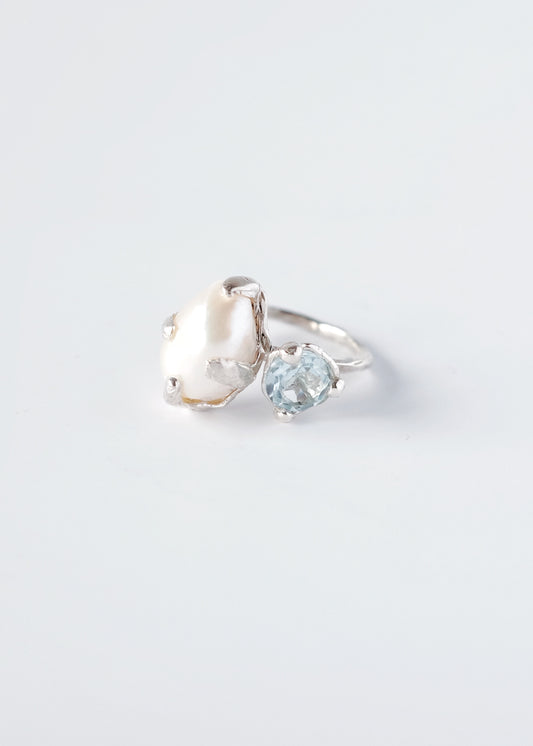 Ring mit Perle und blauem Topas