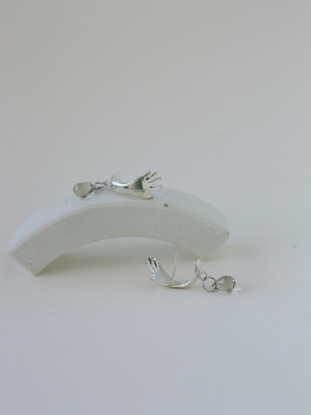 Earrings "I hugs your ear" limpid