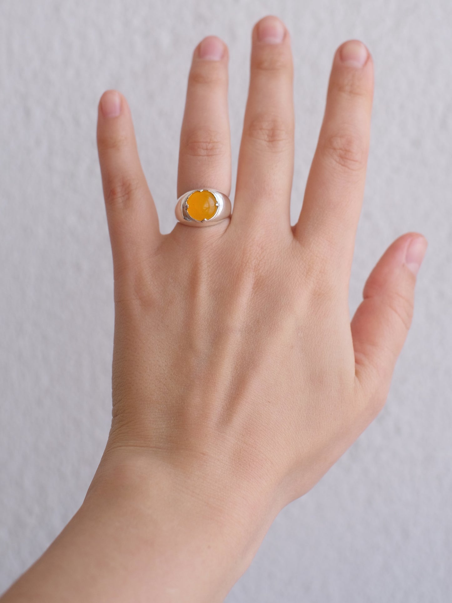 Ring "Jerelo" chalcedony orange