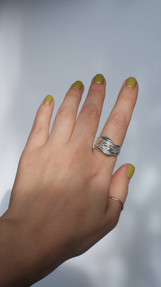 Ring "Khvylya" - Wellen-Siegelring aus Sterlingsilber