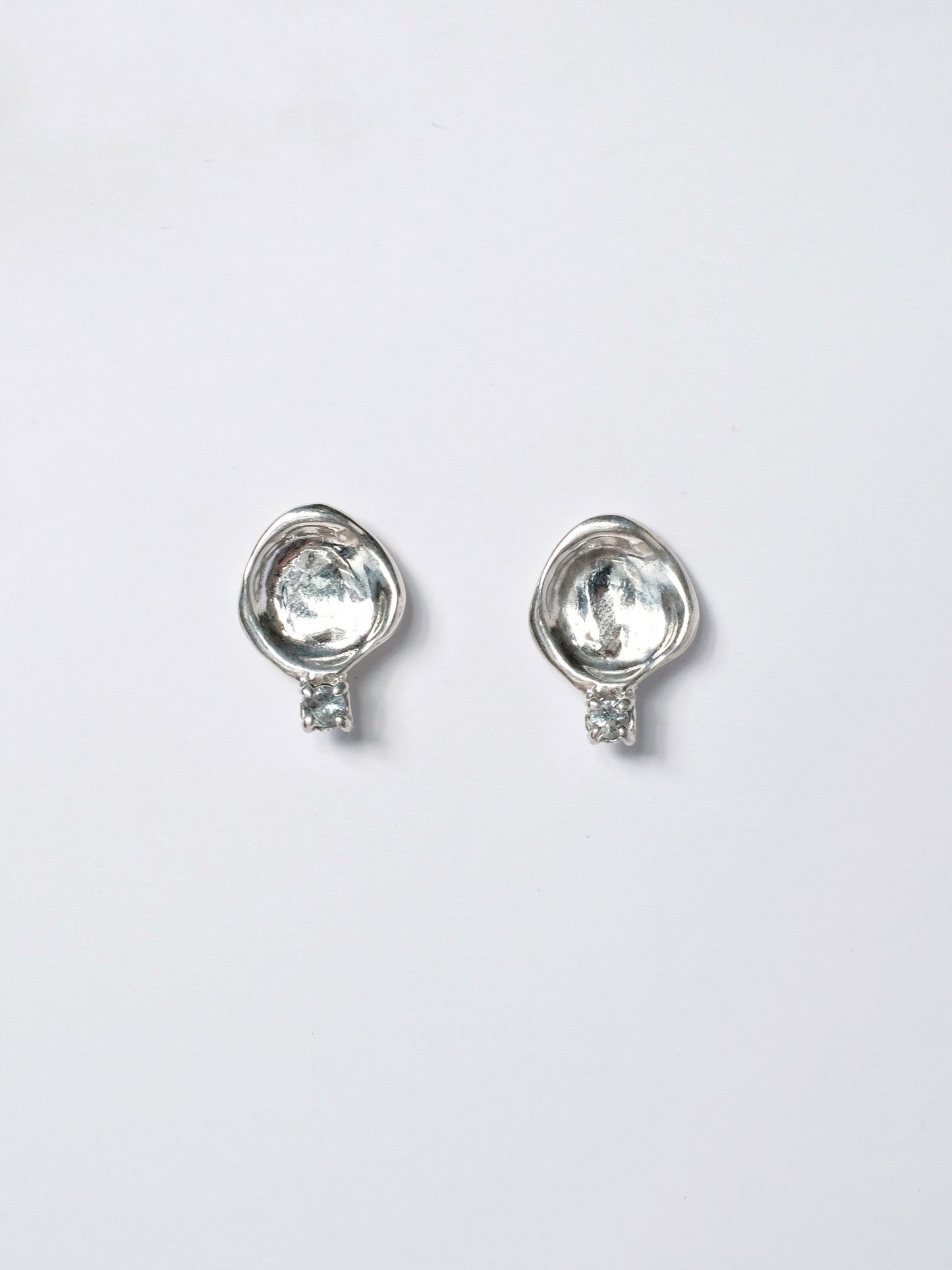 Ohrringe "Kalyuzha" – Handgemachte Ohrringe aus Sterling Silber in Pfützenform 925