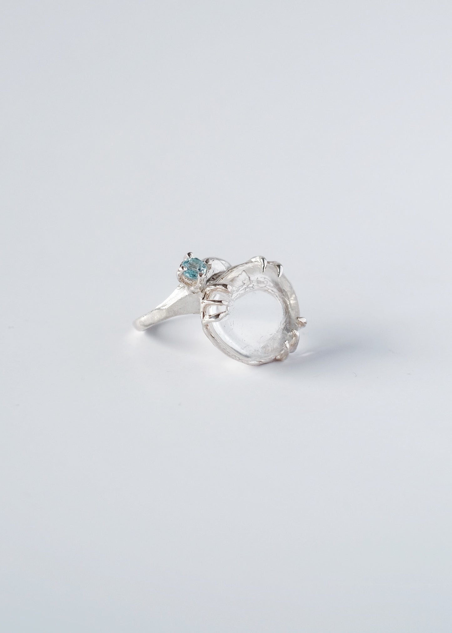 Ring mit großem Quarz und Apatit