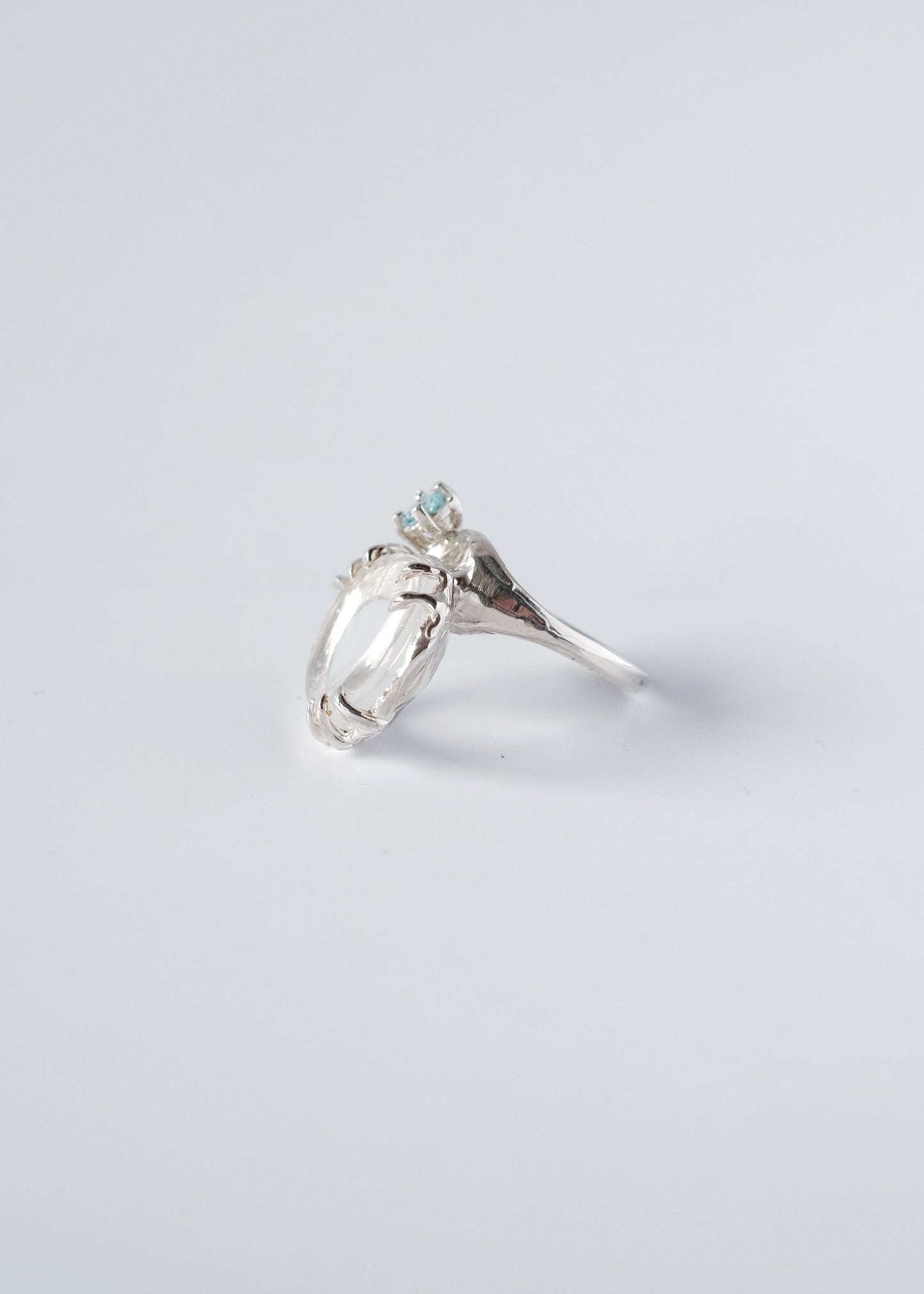 Ring mit großem Quarz und Apatit