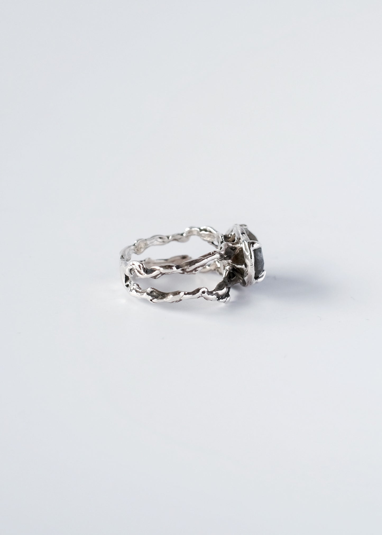Ring mit großem Labradorit