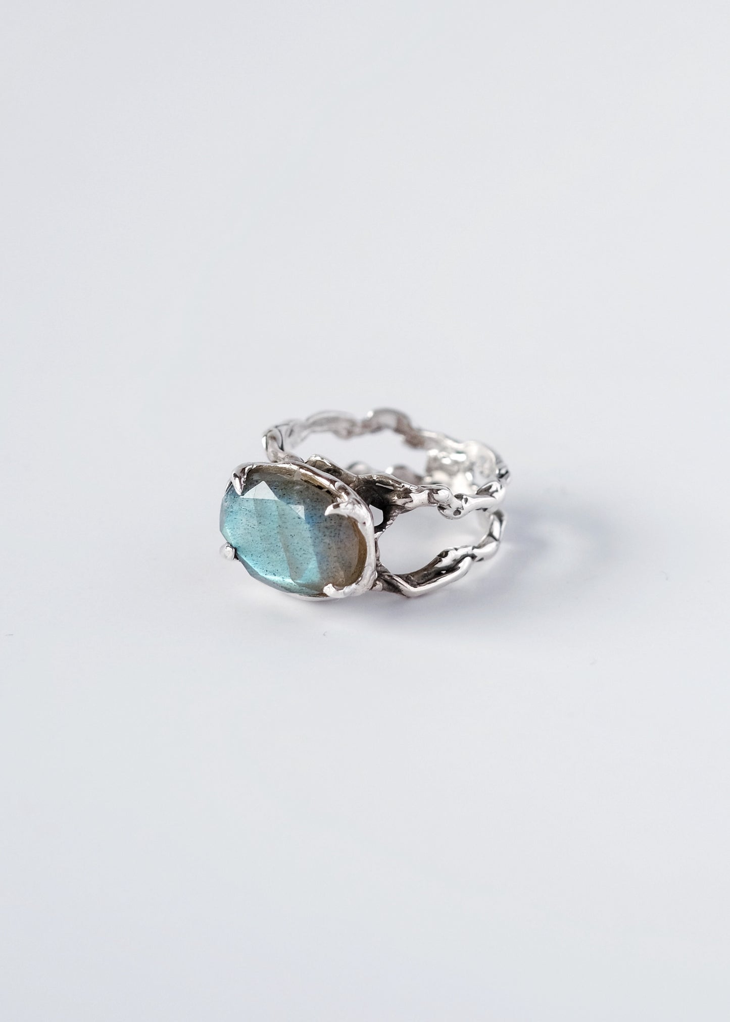 Ring mit großem Labradorit