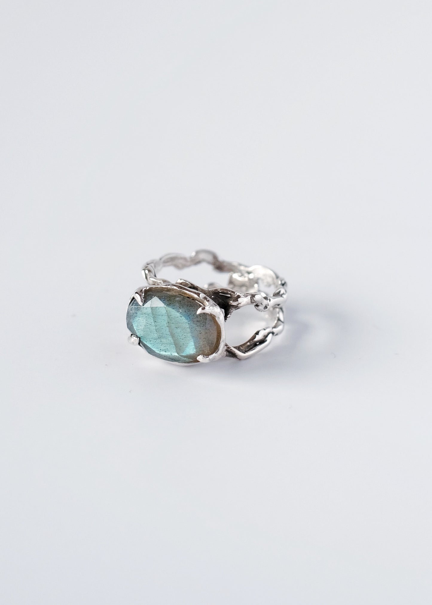 Ring mit großem Labradorit