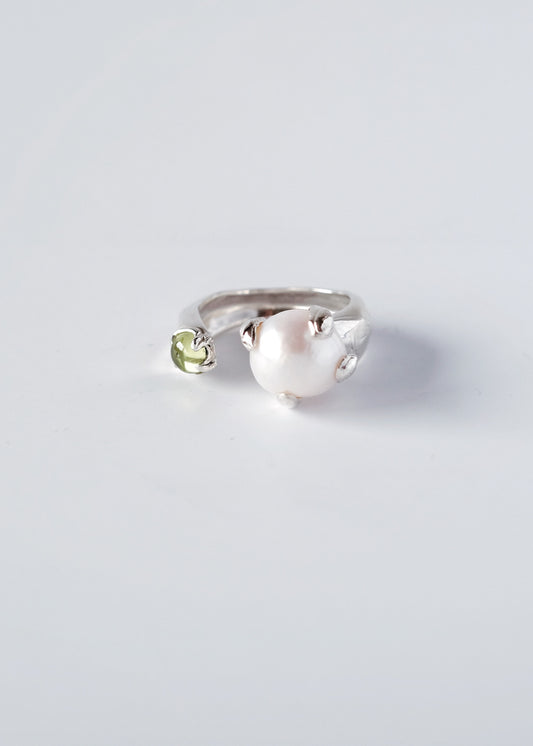 Ring mit Perle und Chrysolith