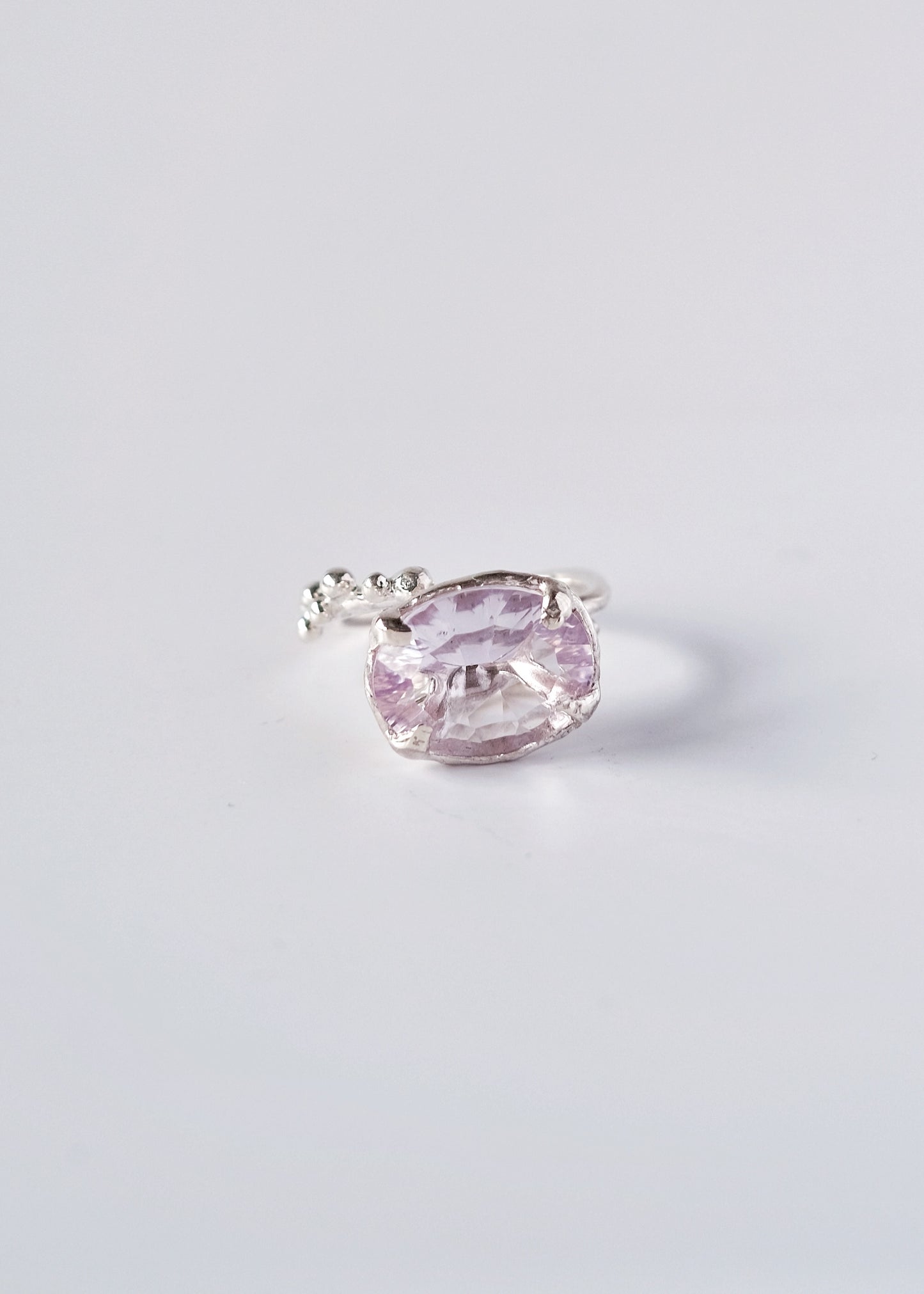 Ring mit großem rosa Amethyst