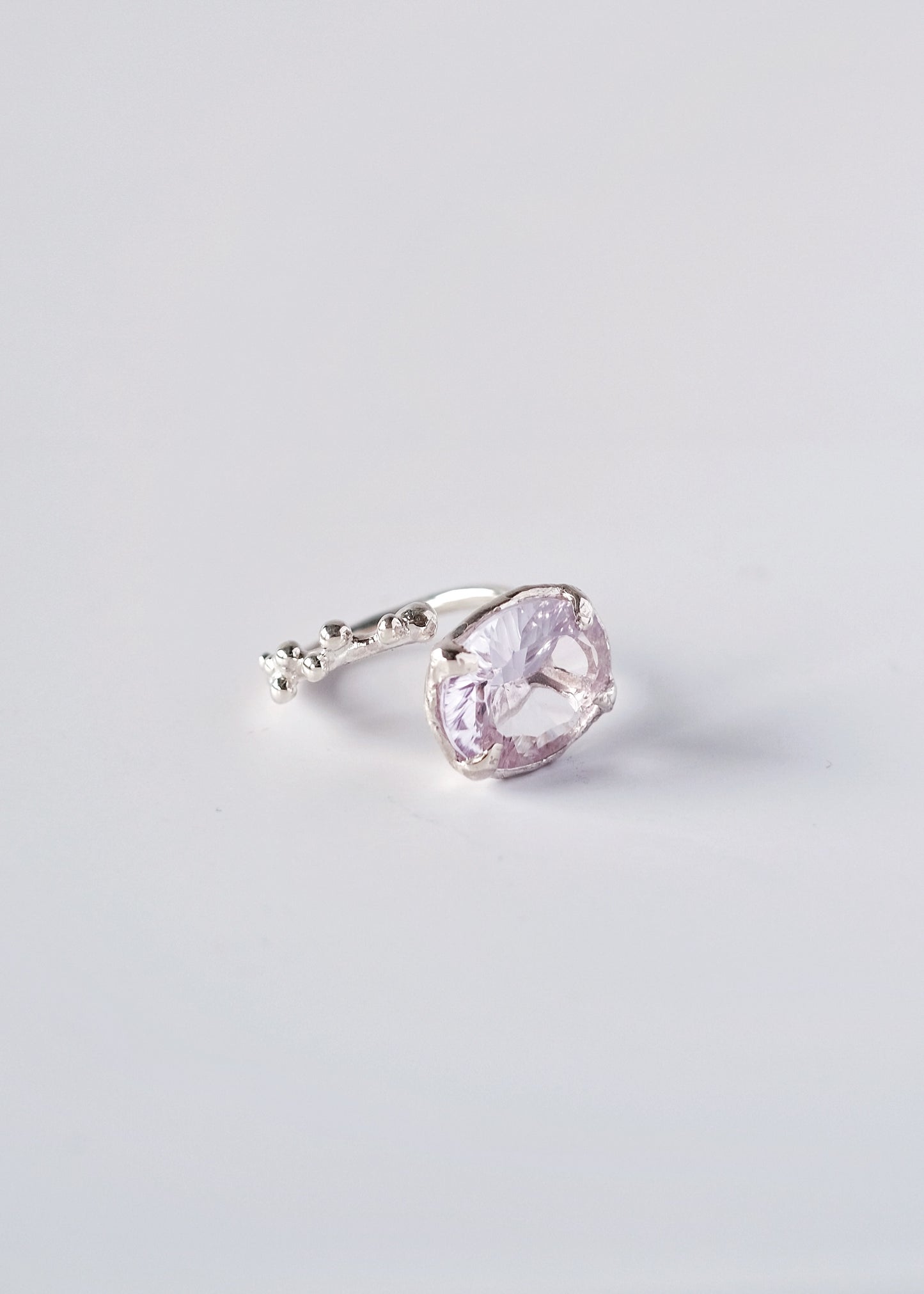 Ring mit großem rosa Amethyst