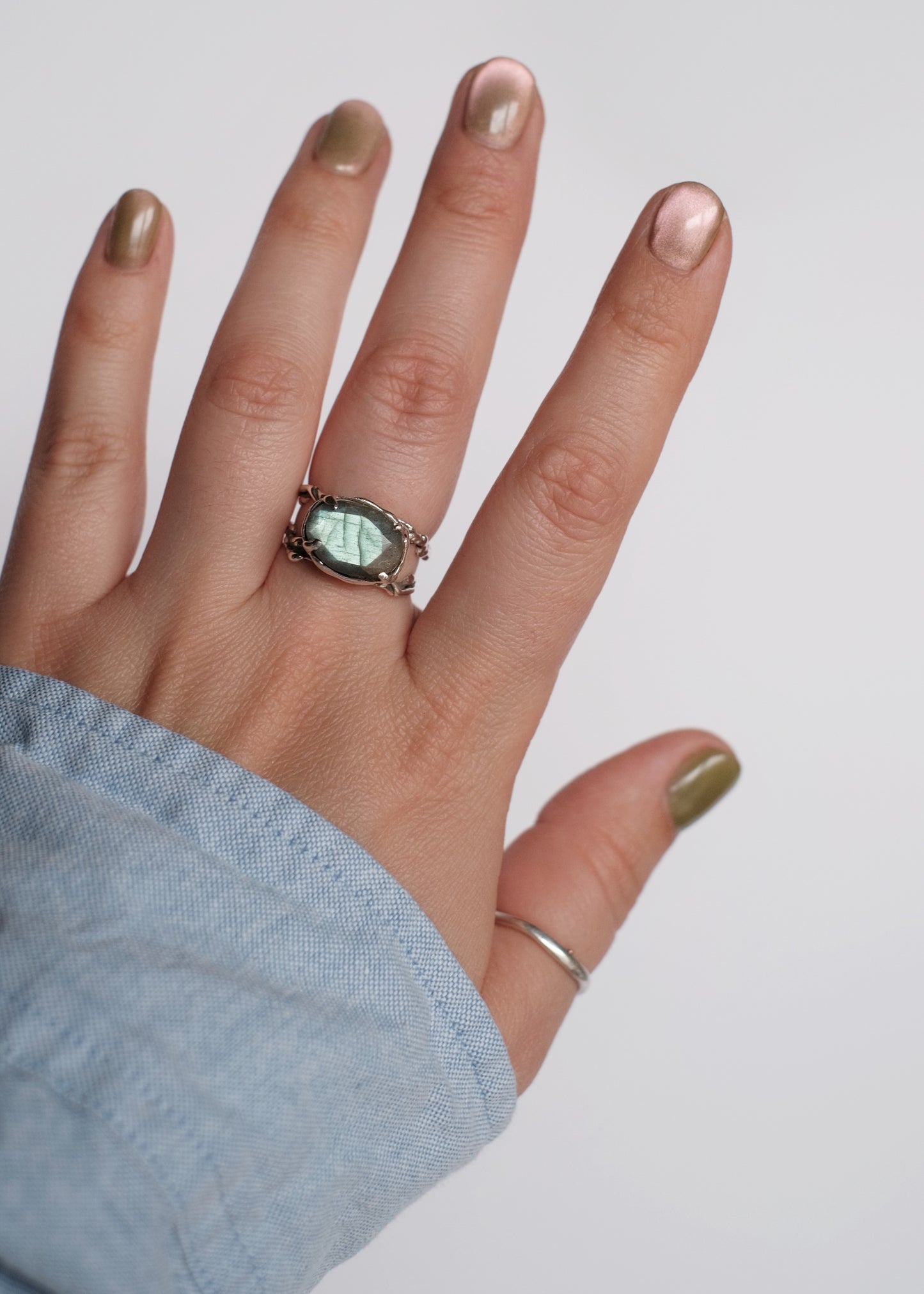 Ring mit großem Labradorit