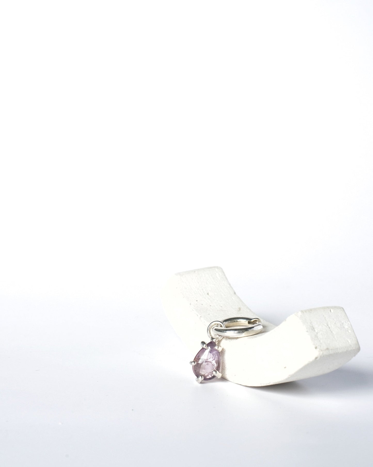 Mono Earring with Amethyst