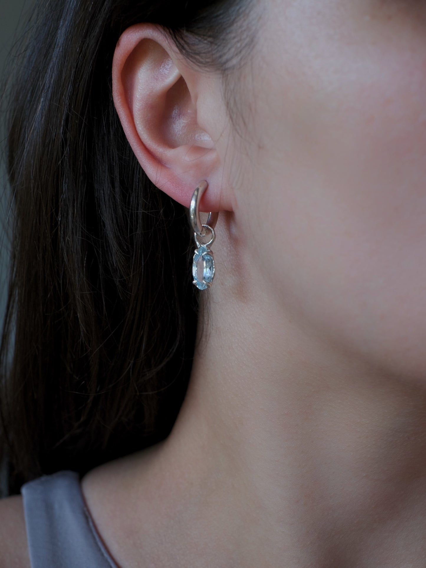 Mono Earring with Topaz