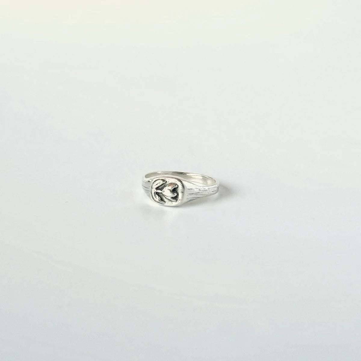 Stalyi Tiulpan handmade sterling silver tulip ring, angled product view